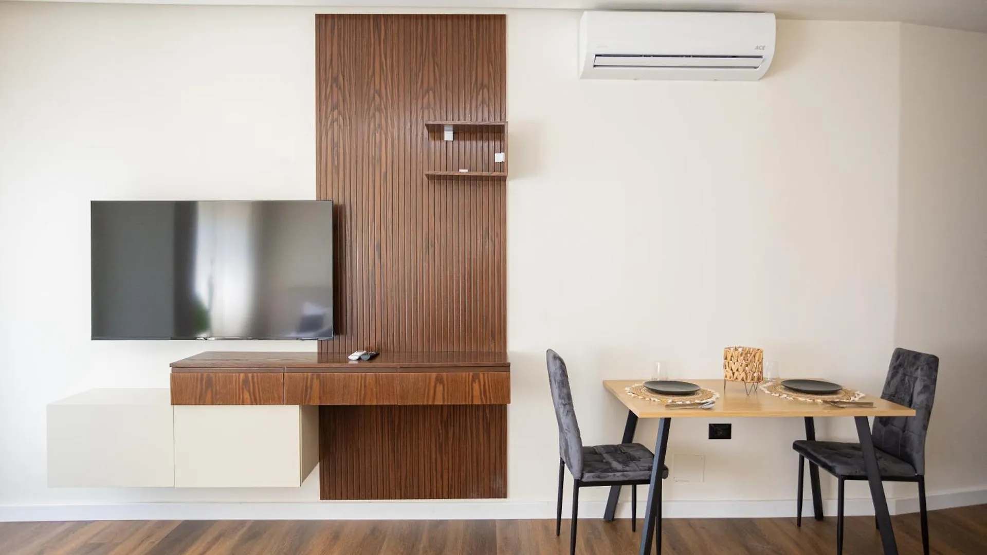 Iunn Apartment 3 Vlore Albania