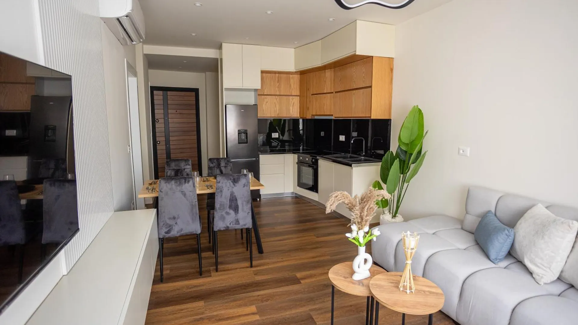 Iunn Apartment 3 Vlore